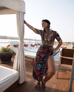 Alicia Keys feet photo thumbnail