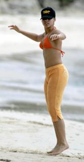 Alicia Keys feet photo thumbnail