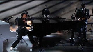 Alicia Keys feet photo thumbnail