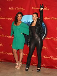 Alicia Keys feet photo thumbnail