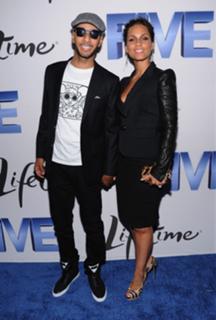 Alicia Keys feet photo thumbnail