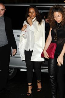 Alicia Keys feet photo thumbnail