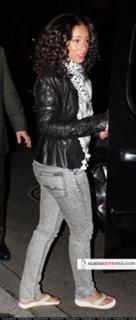 Alicia Keys feet photo thumbnail