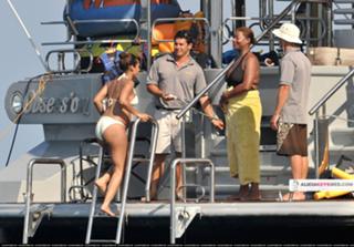 Alicia Keys feet photo thumbnail