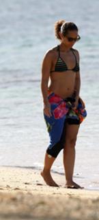 Alicia Keys feet photo thumbnail