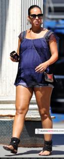 Alicia Keys feet photo thumbnail