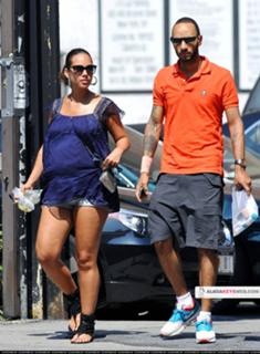 Alicia Keys feet photo thumbnail