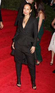 Alicia Keys feet photo thumbnail
