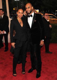 Alicia Keys feet photo thumbnail