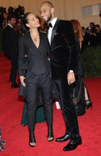 Alicia Keys feet photo thumbnail