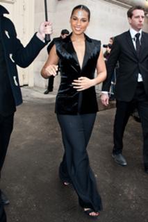 Alicia Keys feet photo thumbnail