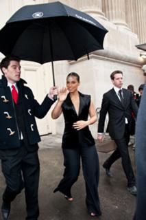 Alicia Keys feet photo thumbnail