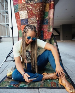 Alicia Keys feet photo thumbnail