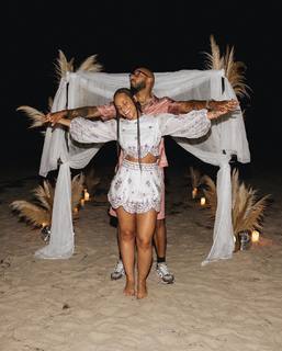 Alicia Keys feet photo thumbnail
