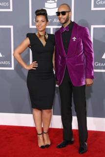 Alicia Keys feet photo thumbnail