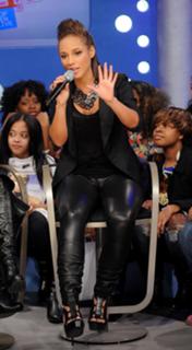 Alicia Keys feet photo thumbnail