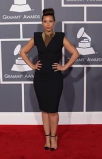 Alicia Keys feet photo thumbnail