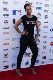 Alicia Keys feet photo thumbnail