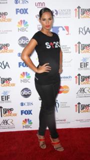Alicia Keys feet photo thumbnail