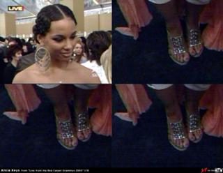 Alicia Keys feet photo thumbnail