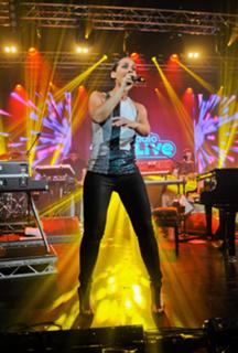 Alicia Keys feet photo thumbnail