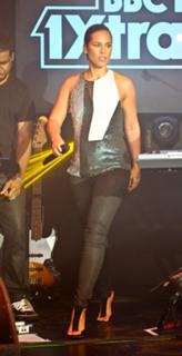 Alicia Keys feet photo thumbnail
