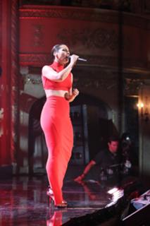 Alicia Keys feet photo thumbnail