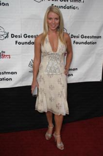 Alicia Leigh Willis feet photo 10