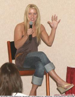 Alicia Leigh Willis feet photo 8