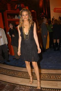 Alicia Silverstone feet photo thumbnail