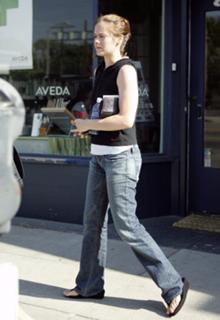 Alicia Silverstone feet photo thumbnail