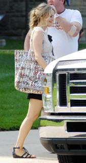 Alicia Silverstone feet photo thumbnail