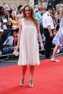 Alicia Silverstone feet photo thumbnail