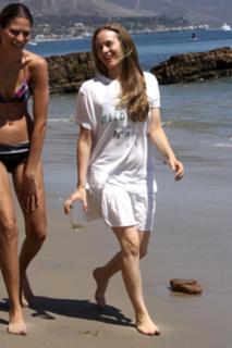 Alicia Silverstone feet photo thumbnail