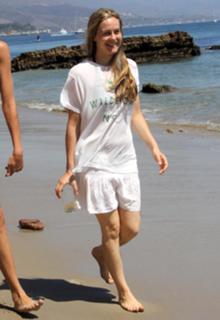 Alicia Silverstone feet photo thumbnail