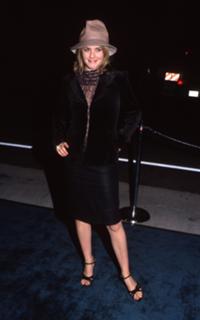 Alicia Silverstone feet photo thumbnail