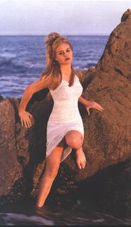 Alicia Silverstone feet photo thumbnail