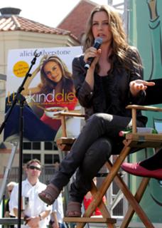 Alicia Silverstone feet photo thumbnail