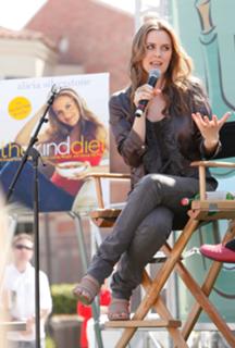 Alicia Silverstone feet photo thumbnail