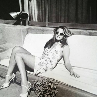 Alicia Silverstone feet photo thumbnail