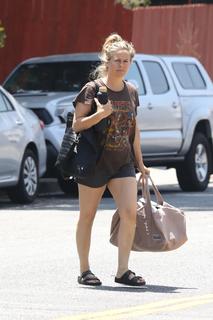 Alicia Silverstone feet photo thumbnail