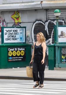 Alicia Silverstone feet photo thumbnail