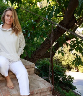 Alicia Silverstone feet photo thumbnail