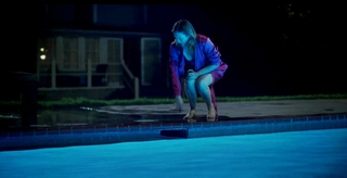 Alicia Silverstone feet photo thumbnail