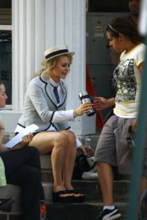 Alicia Silverstone feet photo thumbnail