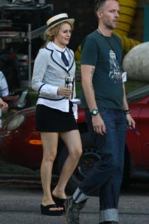 Alicia Silverstone feet photo thumbnail