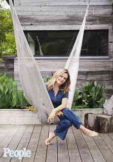 Alicia Silverstone feet photo thumbnail