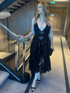 Alicia Silverstone feet photo thumbnail