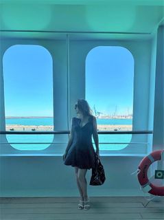 Alicia Silverstone feet photo thumbnail