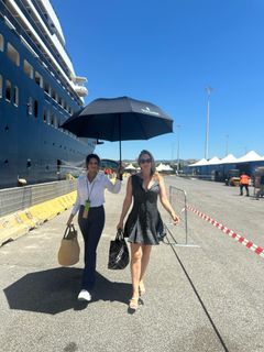 Alicia Silverstone feet photo thumbnail